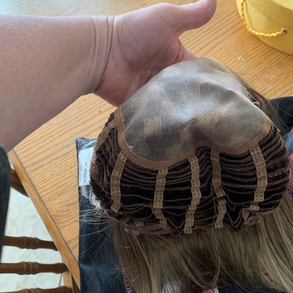 Wig - Picture 8 of 10